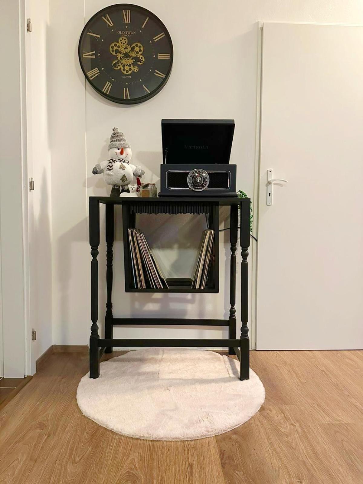 Spacious Flat & Parking Possibility, 3 Stops To Wenceslav Square * Prague